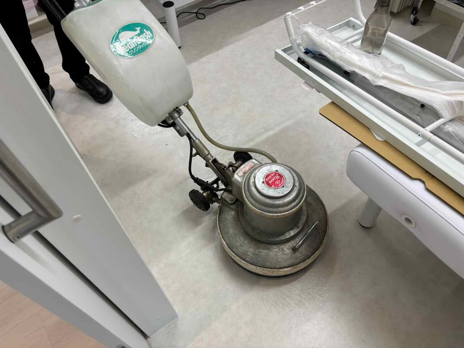 クリニック様の床洗浄