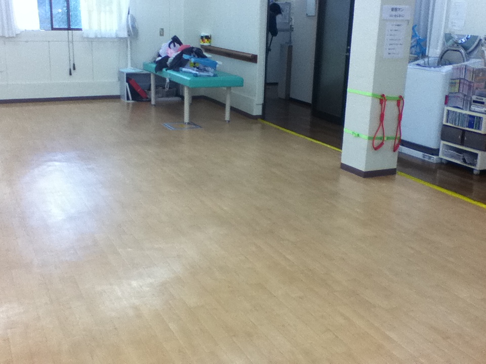 デイサービスのワックスがけ
